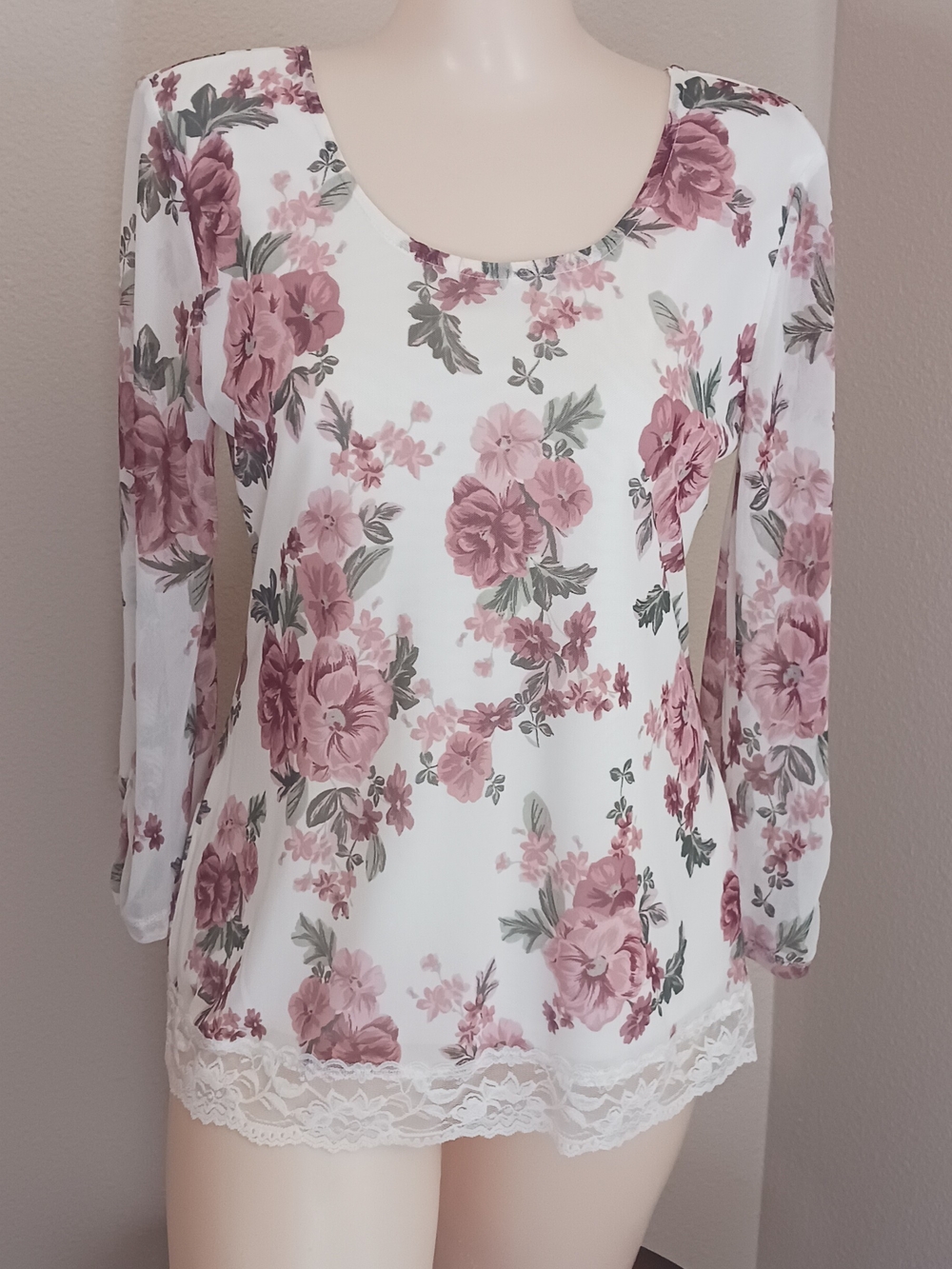 No Boundaries White Scoop Neck Long Sleeve Top with Pink Floral Print